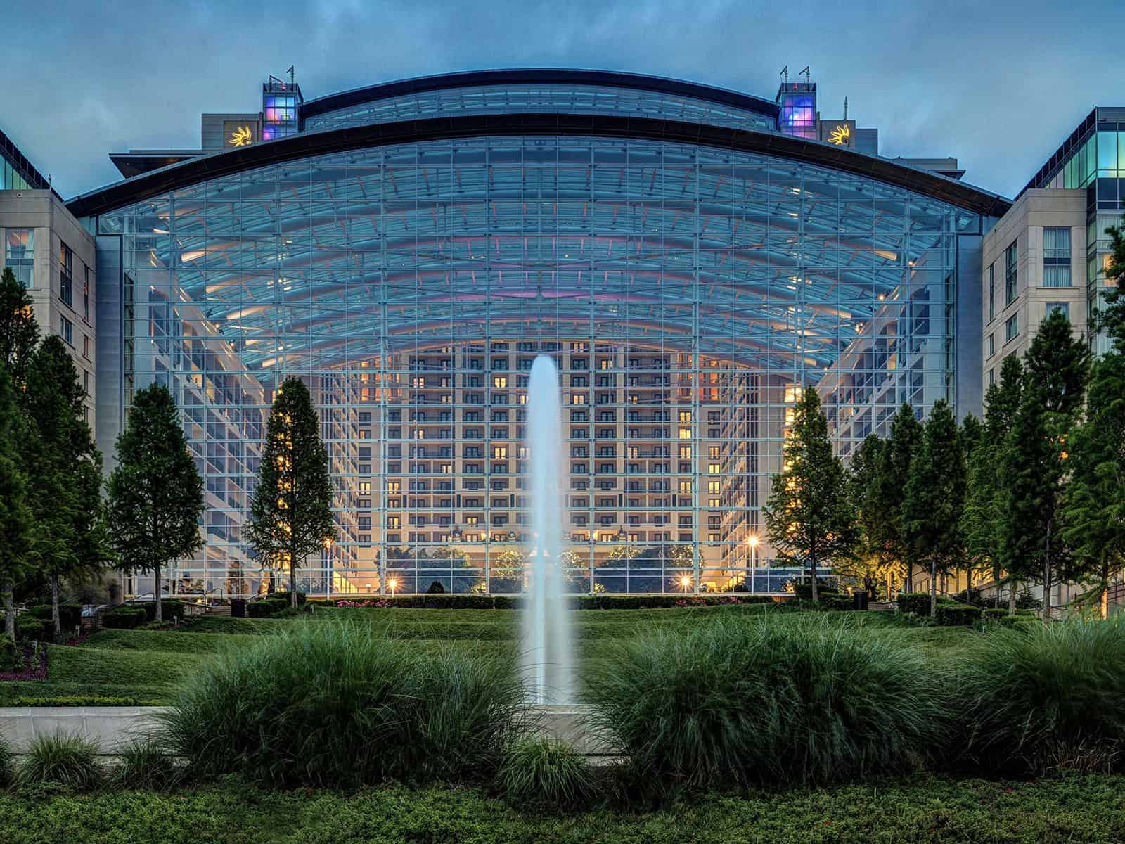 A grand entrance to a hotel